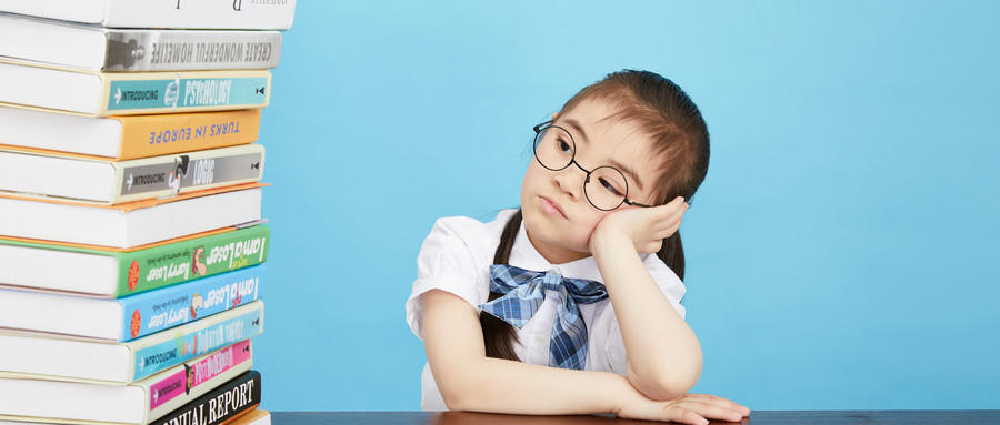 斜視會并發(fā)哪些容易混淆的疾?。?></div>
			<div   id="uiam4ymioke2"   class="me_info">
				<div   id="uiam4ymioke2"   class="info_des">可發(fā)生以下并發(fā)癥： 大部分斜視患者都同時患有弱視。由于斜視患者長期一只眼注視，另一只眼將造成廢用性視力下降或停止發(fā)育，日后即便戴合適的眼鏡，視力也不能達到正常。 在...</div>
				<div   id="uiam4ymioke2"   class="info_more"><li ><a href=