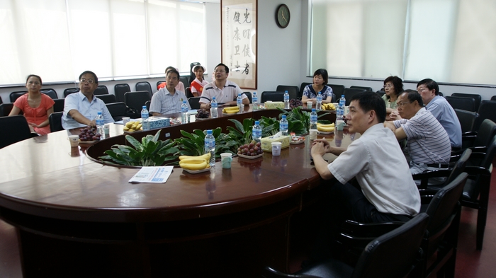 2010年9月15日上海商投集團(tuán)王董、沈董蒞臨我院參觀！